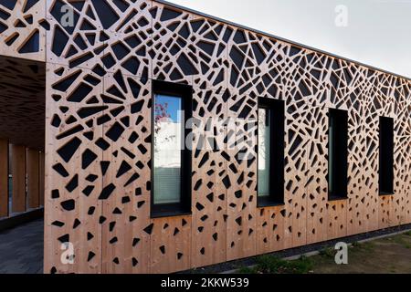 Modern cycle station of the Düsseldorf University of Applied Sciences, HSD, façade made of wood, renewable raw material, Derendorf Campus, Düsseldorf, Stock Photo