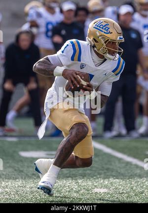 November 25 2022 Berkeley, CA U.S.A. UCLA quarterback Dorian Thompson-Robinson (1)reacts to California defensive rush during NCAA Football game between UCLA Bruins and California Golden Bears. UCLA beat California 35-28 at California Memorial Stadium Berkeley Calif. Thurman James/CSM Stock Photo