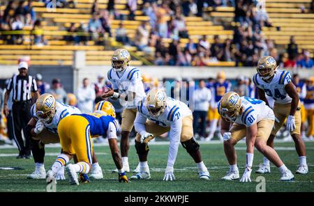 November 25 2022 Berkeley, CA U.S.A. UCLA quarterback Dorian Thompson-Robinson (1)looks over California defense during NCAA Football game between UCLA Bruins and California Golden Bears. UCLA beat California 35-28 at California Memorial Stadium Berkeley Calif. Thurman James/CSM Stock Photo