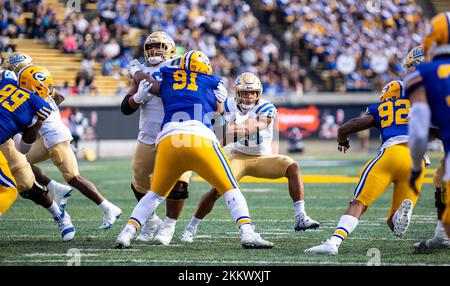 November 25 2022 Berkeley, CA U.S.A. UCLA running back Zach Charbonnet (24) runs for a first down during NCAA Football game between UCLA Bruins and California Golden Bears. UCLA beat California 35-28 at California Memorial Stadium Berkeley Calif. Thurman James/CSM Stock Photo