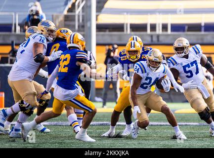 November 25 2022 Berkeley, CA U.S.A. UCLA running back Zach Charbonnet (24) runs for a first down during NCAA Football game between UCLA Bruins and California Golden Bears. UCLA beat California 35-28 at California Memorial Stadium Berkeley Calif. Thurman James/CSM Stock Photo