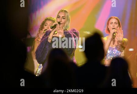 PRODUCTION - 12 October 2022, Saxony, Leipzig: German pop and soul singer Sarah Connor performs in the ARD entertainment show 'Your Songs'. Photo: Hendrik Schmidt/dpa Stock Photo