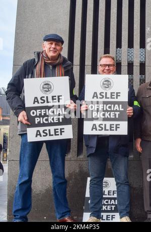 London, UK. 26th Nov, 2022. Members of ASLEF (Associated Society of Locomotive Engineers and Firemen) hold picket line placards at King's Cross Station, as the train drivers' union continues its strikes over pay. Credit: SOPA Images Limited/Alamy Live News Stock Photo