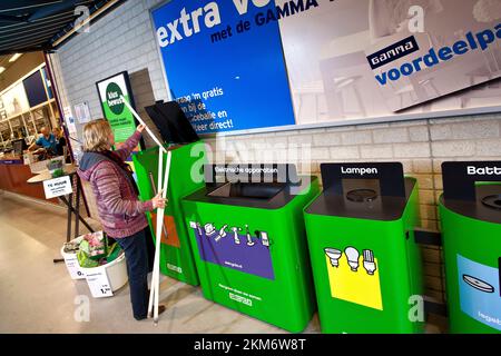 Collecting fluorescent tubes in a construction market for recycling. Holland. vvbvanbree fotografie Stock Photo