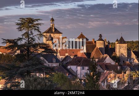 Plus beau village de France - Coucher de soleil sur le village Stock Photo