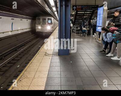 Subway ridership in New York, a C trains arrives at the Fulton Street station on Friday, November 18, 2022. (© Richard B. Levine) Stock Photo