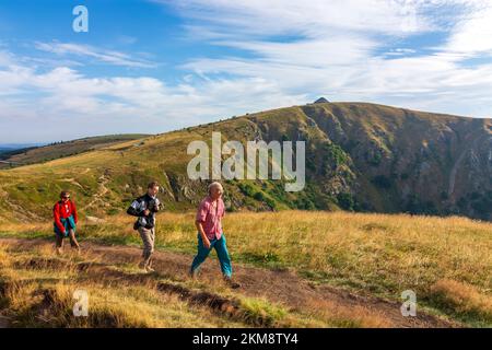 Vosges (Vogesen) Mountains: summit Hohneck, view to South to mountain basin Wormspelkessel, hiker in Alsace (Elsass), Haut-Rhin (Oberelsass), France Stock Photo