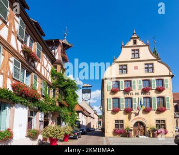 Turckheim (Türkheim): Town Hall, church Sainte-Anne in Alsace (Elsass), Haut-Rhin (Oberelsass), France Stock Photo