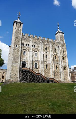 The White Tower at the Tower of London, London England United Kingdom UK Stock Photo