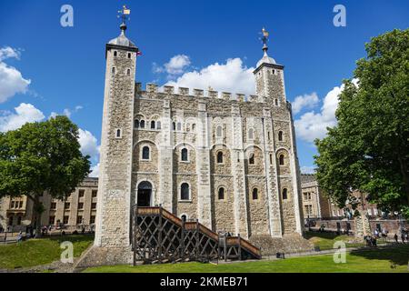 The White Tower at the Tower of London, London England United Kingdom UK Stock Photo