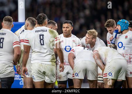London, UK, 26th November 2022; Twickenham Stadium, London, England: Autumn Series International Rugby England versus South Africa; Jesse Kriel of South Africa in the team huddle after South Africa score Credit: Action Plus Sports Images/Alamy Live News Stock Photo