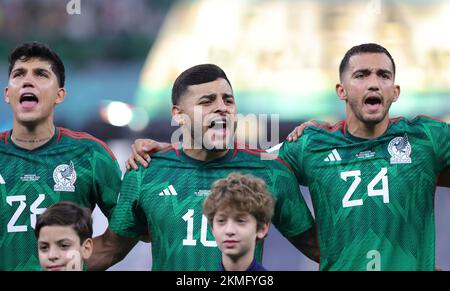 Doha, Katar. 26th Nov, 2022. firo : 11/26/2022, Football, Soccer, FIFA WORLD CUP 2022 QATAR, World Cup 2022 Qatar, World Cup 2022 Qatar, Group Stage, Group C, Match 24, Argentina - Mexico During the national anthem, Kevin Álvarez, Alexis Vega and Luis Chávez, Mexico of Left Credit: dpa/Alamy Live News Stock Photo