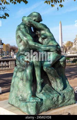 Obelisk sculpture in Autumn garden Stock Photo - Alamy