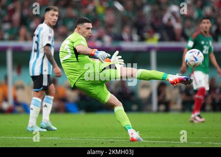 Lusail, Qatar. 26th Nov, 2022. Emiliano Martinez of Argentina during the FIFA World Cup Qatar 2022 match, Group C, between Argentina and Mexico played at Lusail Stadium on Nov 26, 2022 in Lusail, Qatar. (Photo by Bagu Blanco/PRESSIN) Credit: Sipa USA/Alamy Live News Stock Photo