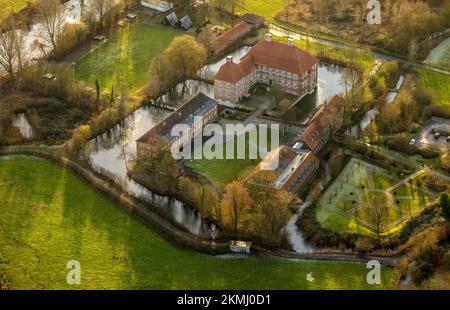 Aerial view, moated castle Oberwerries in Heessen district in Hamm, Ruhr area, North Rhine-Westphalia, Germany, DE, Europe, Gräfte, Hamm, Lippe lakes, Stock Photo