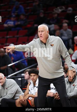 Oregon State head coach Wayne Tinkle reacts during an NCAA college ...