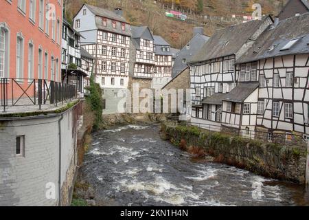 Monschau November 2022: The Monschau Christmas market traditionally opens on the first to fourth weekends in Advent, from November 25 to December 18, Stock Photo