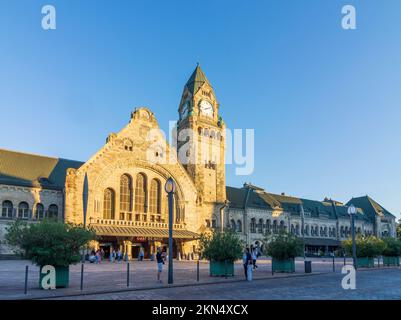 Metz: railway station building in Lorraine (Lothringen), Moselle (Mosel), France Stock Photo