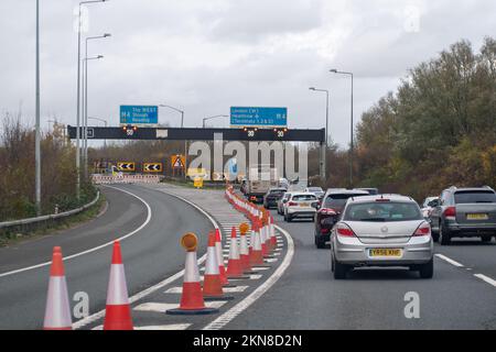 Heathrow, UK. 26th November, 2022. Traffic queueing on the M25 at Junction 15, the exit for the M4 Heathrow Junction. The M4 is partially closed again this weekend between Junction 4B and Junction 5 for Smart Motorway Roadworks which is causing traffic chaos for vehicles. Credit: Maureen McLean/Alamy Stock Photo