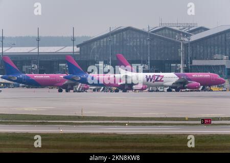 Low cost airline Wizz Air Airbus A320-200 in Gdansk Lech Walesa Airport in Gdansk, Poland © Wojciech Strozyk / Alamy Stock Photo *** Local Caption *** Stock Photo