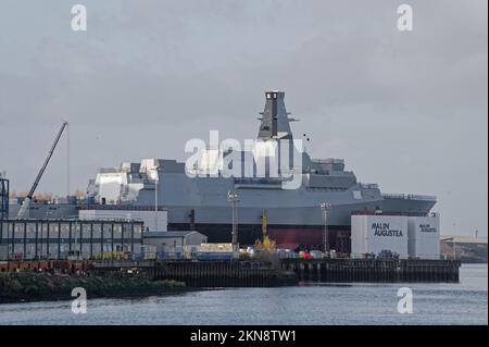 Warship frigate construction in progress at BAE Systems on the River Clyde Stock Photo