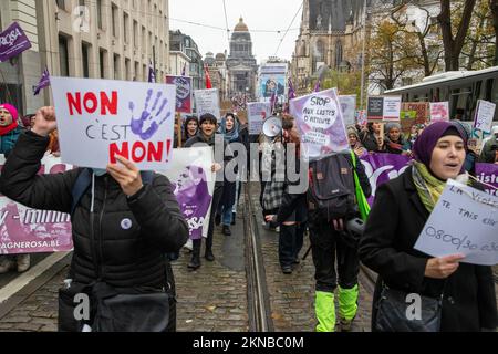 Illustration picture shows National demonstration against violence against women organized by the Mirabal platform, in Brussel, Sunday 27 November 2022. BELGA PHOTO NICOLAS MAETERLINCK Stock Photo