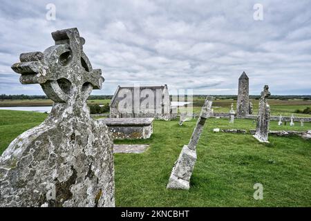 Clonmacnoise Abbey, cathedal and celtic and christian cemetery at Shannon River, County Offaly in Middle ofRepublik of Ireland Stock Photo