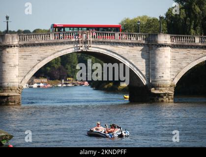 File photo dated 25/06/2020 of Richmond Bridge in Richmond-upon-Thames, west London. Detectives have launched a murder investigation after a man died following a fight on the bridge. Issue date: Sunday November 27, 2022. Stock Photo