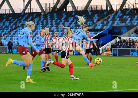 Laia Aleixandri #4 of Manchester City shoots on goal during the FA Womens Continental League Cup match Manchester City Women vs Sunderland AFC Women at Etihad Campus, Manchester, United Kingdom, 27th November 2022  (Photo by Conor Molloy/News Images) in Manchester, United Kingdom on 11/27/2022. (Photo by Conor Molloy/News Images/Sipa USA) Stock Photo