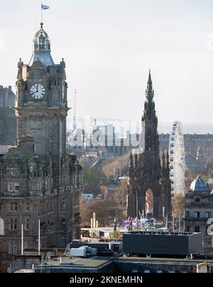 Edinburgh, UK - November 27th 2022: Big Festival Ferris Wheel in East Princess Street Garden Stock Photo