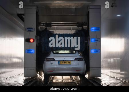 Car is washed in a covered automatic car wash with washing program