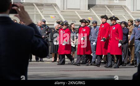 Chelsea Pensioners In Red Coats And Tricorne Hats Marching PAst The Cenotaph On ANZAC Day, Whitehall, London, UK Stock Photo