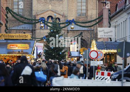 11/27/2022, Potsdam, Germany,  Christmas market Blue lights In the historic city center of Potsdam on the 1st of Advent 2022. Stock Photo