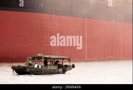 A traditional vessel and a newly constructed ships, Huangpu river, Shanghai, China Stock Photo