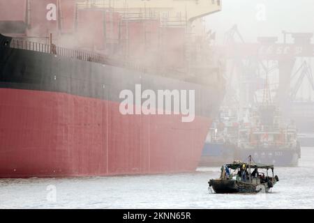 A traditional vessel and a newly constructed ships, Huangpu river, Shanghai, China Stock Photo