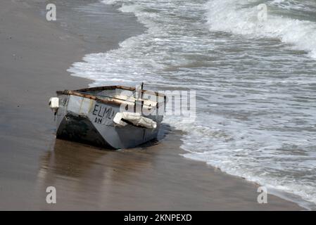 Melbourne Beach, Brevard County, Florida. USA. November 22, 2022. Another possible Cuban migrant boat washes ashore at Juan Ponce de Leon Landing Park on the south beaches. The boat had Styrofoam flotation attached to the hull like previous boats. Melbourne Beach Police checked the boat and reported it to the USCG. Photo Credit: Julian Leek/Alamy Live News Stock Photo