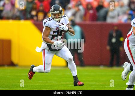 Atlanta Falcons running back Tyler Allgeier (25) runs with he ball ...