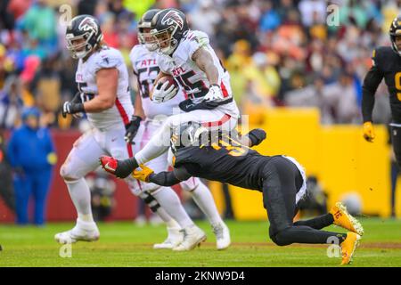 Washington Commanders safety Kamren Curl (31) gets set on defense during an  NFL pre-season football game against the Kansas City Chiefs Saturday, Aug.  20, 2022, in Kansas City, Mo. (AP Photo/Peter Aiken