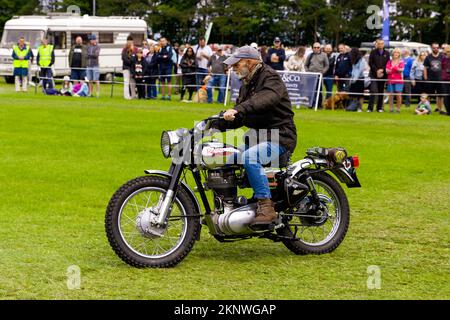 Bath, UK: June 19, 2022: Royal Enfield Bullet 350 - 2000 - Reg No: W664 PCV at The Bath Festival of Motoring 2022 Stock Photo