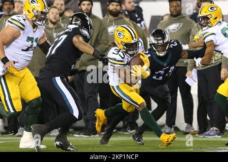 Green Bay Packers receiver Randall Cobb (R) makes a one handed catch in the  quarter of the Packers-Arizona Cardinals game at University of Phoenix  Stadium in Glendale, Arizona on January 16, 2016.