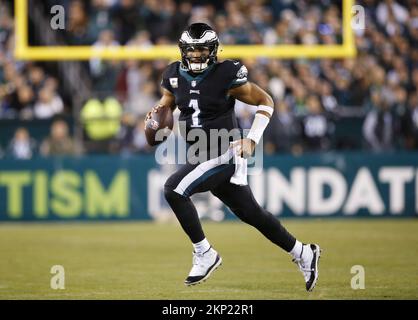Philadelphia, United States. 27th Nov, 2022. Philadelphia Eagles Jalen Hurts scrambles out of the pocket in the 2nd quarter against the Green Bay Packers in week 12 of the NFL season at Lincoln Financial Field in Philadelphia on Sunday, November 27, 2022 Photo by John Angelillo/UPI Credit: UPI/Alamy Live News Stock Photo