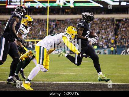 Philadelphia, United States. 27th Nov, 2022. Philadelphia Eagles Miles Sanders scores a touchdown in the first quarter against the Green Bay Packers in week 12 of the NFL season at Lincoln Financial Field in Philadelphia on Sunday, November 27, 2022 Photo by John Angelillo/UPI Credit: UPI/Alamy Live News Stock Photo