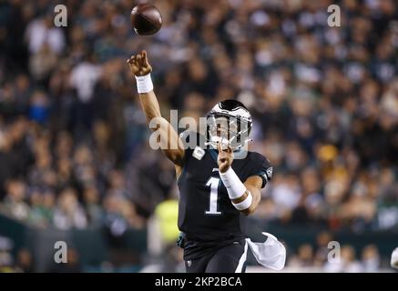 Philadelphia, United States. 27th Nov, 2022. Philadelphia Eagles Jalen Hurts throws a pass in the first quarter against the Green Bay Packers in week 12 of the NFL season at Lincoln Financial Field in Philadelphia on Sunday, November 27, 2022 Photo by John Angelillo/UPI Credit: UPI/Alamy Live News Stock Photo