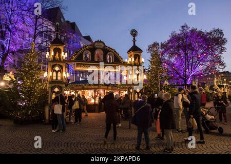 the Christmas market Heinzels Wintermaerchen at the Old Market in the historic town, Cologne, Germany. der Weihnachtsmarkt Heinzels Wintermaerchen auf Stock Photo