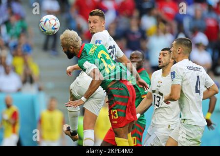 Al Wakrah, Qatar. 28th Nov, 2022. Eric Maxim Choupo-Moting do Camarões disputa o lance com Sergej Milinkovic-Savic during the FIFA World Cup Qatar 2022 match, Group G, between Cameroon and Serbia played at Al Janoub Stadium on Nov 28, 2022 in Al Wakrah, Qatar. (Photo by Bagu Blanco/PRESSIN) Credit: PRESSINPHOTO SPORTS AGENCY/Alamy Live News Stock Photo