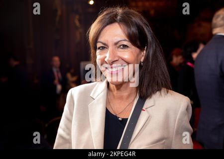 Brussels, Belgium. 28th Nov, 2022. Paris mayor Anne Hidalgo poses for the photographer during the Kiev Investment Forum 2022, at the Brussels city hall, Monday 28 November 2022. The forum will bring together financial institutions and private investors to develop a plan for the recovery and modernization of the Ukrainian capital Kyiv. BELGA PHOTO HATIM KAGHAT Credit: Belga News Agency/Alamy Live News Stock Photo