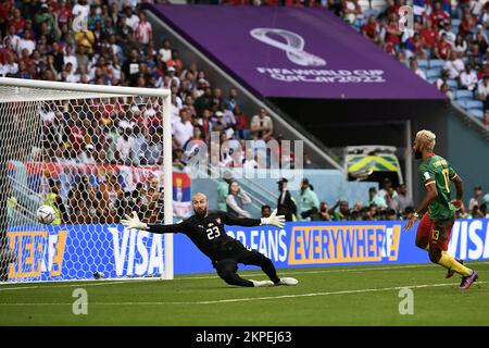 Foto Fabio Ferrari/LaPresse 28 Novembre 2022 Al Janoub Stadium, Qatar - Sport - Calcio - Qatar 2022 - Coppa del Mondo Fifa - Camerun vs Serbia - Gruppo G - Fase a Gironi - .Nella foto: goal di Choupo-Moting Eric Maxim  November 28, 2022 Al Janoub Stadium, Qatar  - sport - Soccer - Qatar 2022- Fifa World Cup - Cameroon v Serbia - Group G - group stage  - . In the pic: goal by Choupo-Moting Eric Maxim/ PRESSINPHOTO/Sipa USA Stock Photo