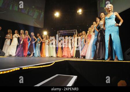 Miss Wales 2006 contest at the Coal Exchange in Cardiff, June 9 2006. Photograph: ROB WATKINS  Pictured: The final awards ceremony Stock Photo