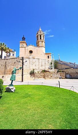 Sculpture tribute to the grape harvest in a Sitges garden, Barcelona, Catalunya, Spain, Europe Stock Photo