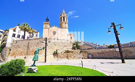 Sculpture tribute to the grape harvest in a Sitges garden, Barcelona, Catalunya, Spain, Europe Stock Photo